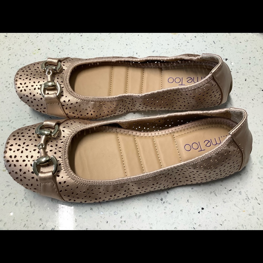 Flat gold leather shoes